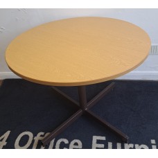 Light oak 800mm round meeting table