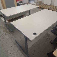 White 1600mm by 800mm straight desks without pedestals White 1600mm by 800mm straight desks without pedestals