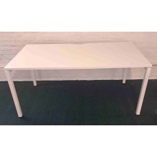 White 1600mm by 800mm straigh desk without pedestal White 1600mm by 800mm straigh desk without pedestal