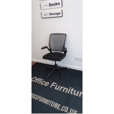 Humanscale Diffrient world operator chairs in black